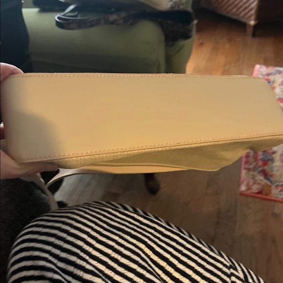 Etienne Aigner Vintage GUC light tan with a tight woven straw. - Picture 7 of 7